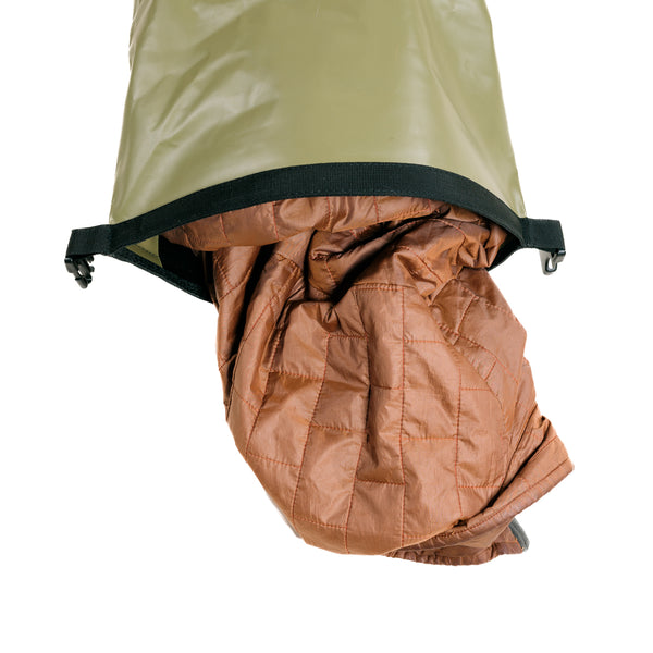 Amazon.com | geckobrands Waterproof Lightweight 30L Black & White  Watertight Outdoor Bag Hiking Traveling Light Water Activities | Casual  Daypacks